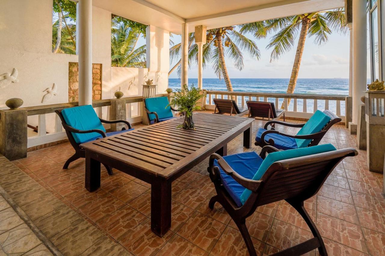 Blue Sky Beach Resort Unawatuna Esterno foto