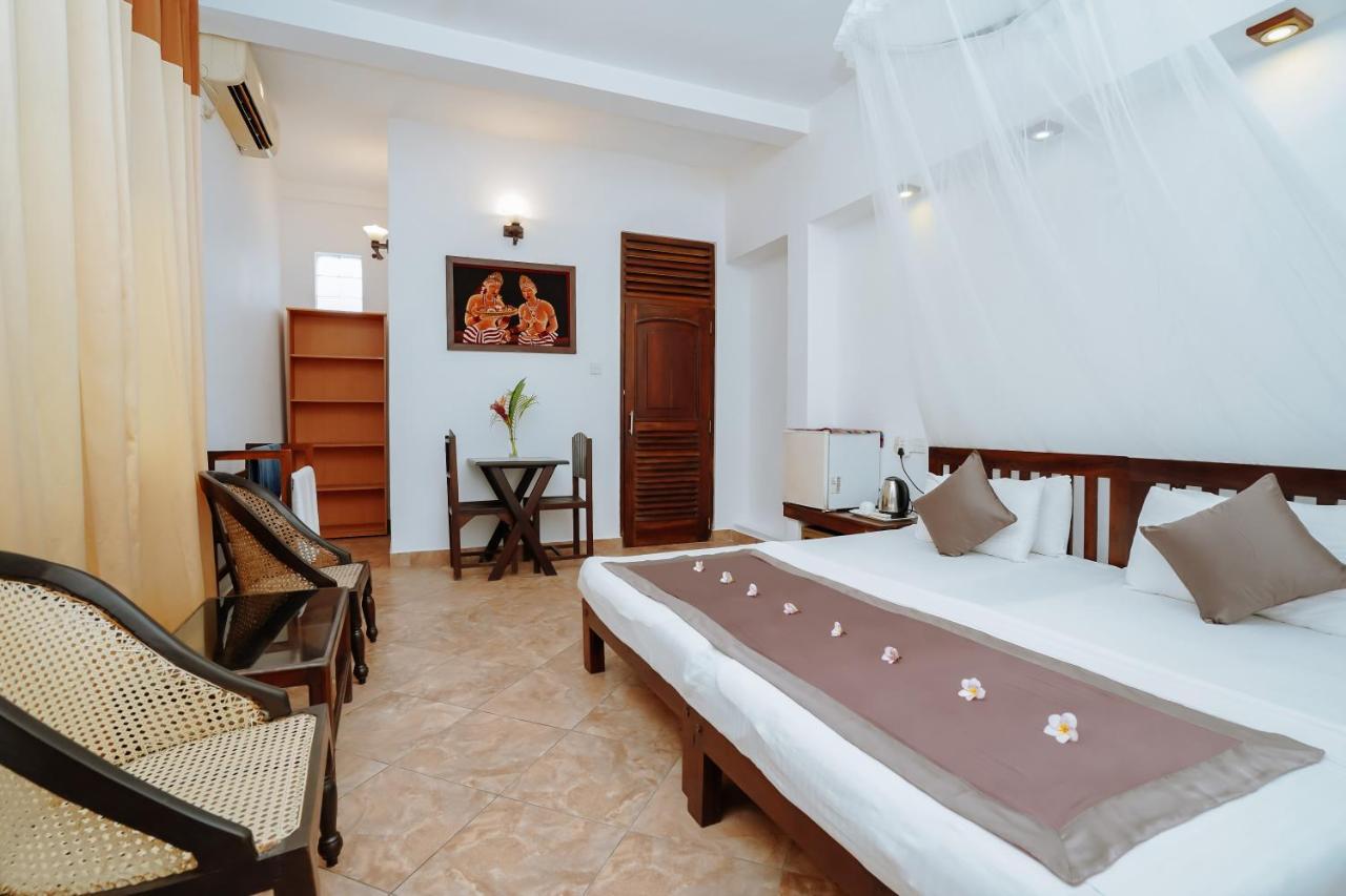 Blue Sky Beach Resort Unawatuna Esterno foto