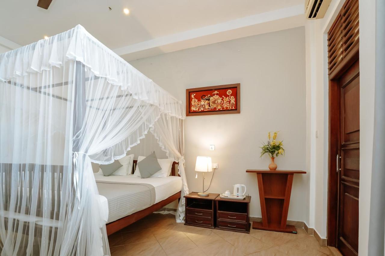 Blue Sky Beach Resort Unawatuna Esterno foto