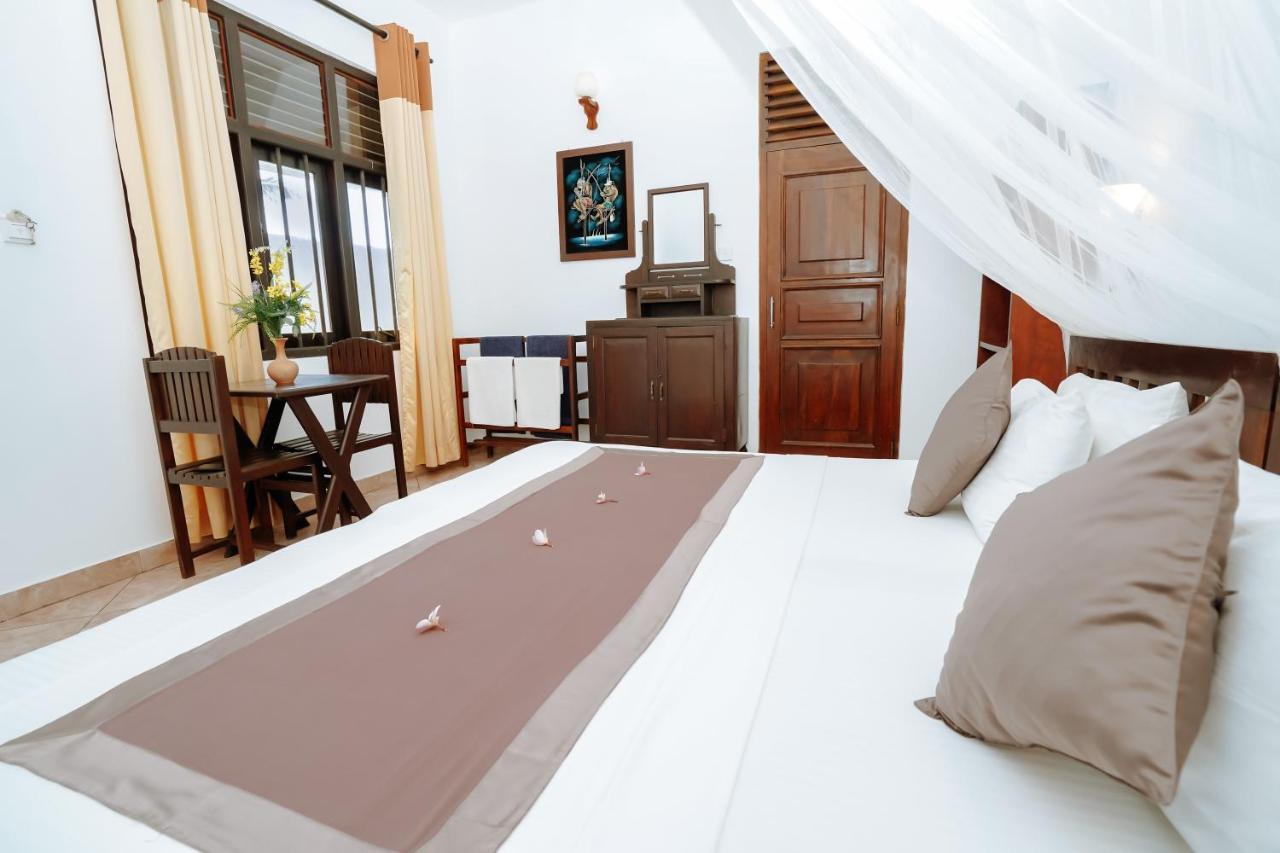 Blue Sky Beach Resort Unawatuna Esterno foto