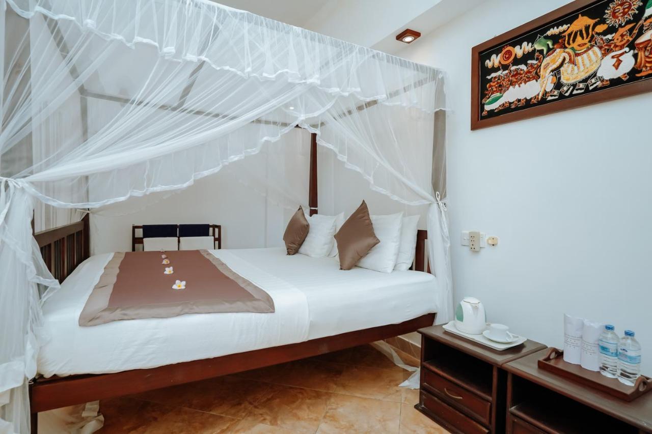 Blue Sky Beach Resort Unawatuna Esterno foto