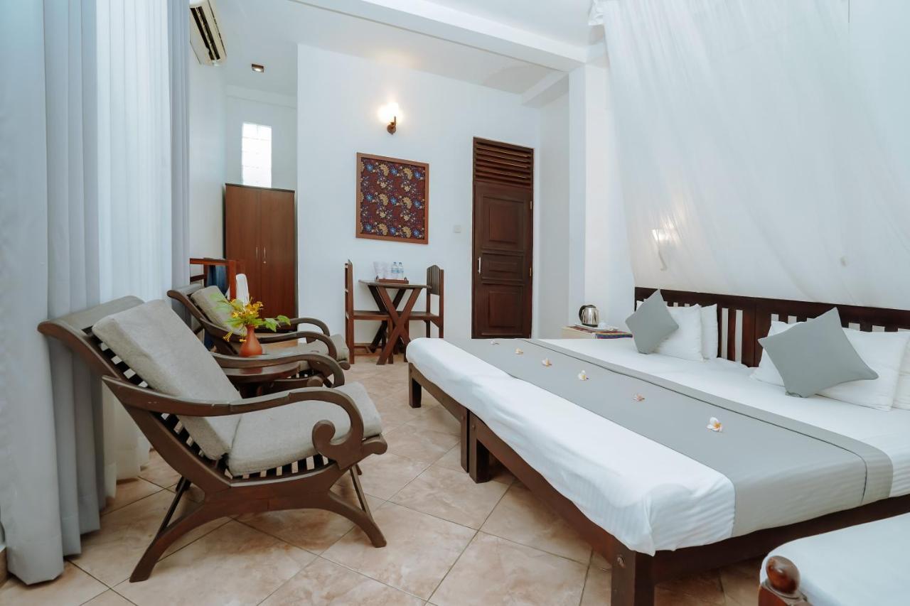 Blue Sky Beach Resort Unawatuna Esterno foto