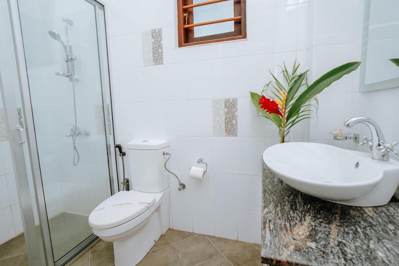Blue Sky Beach Resort Unawatuna Esterno foto