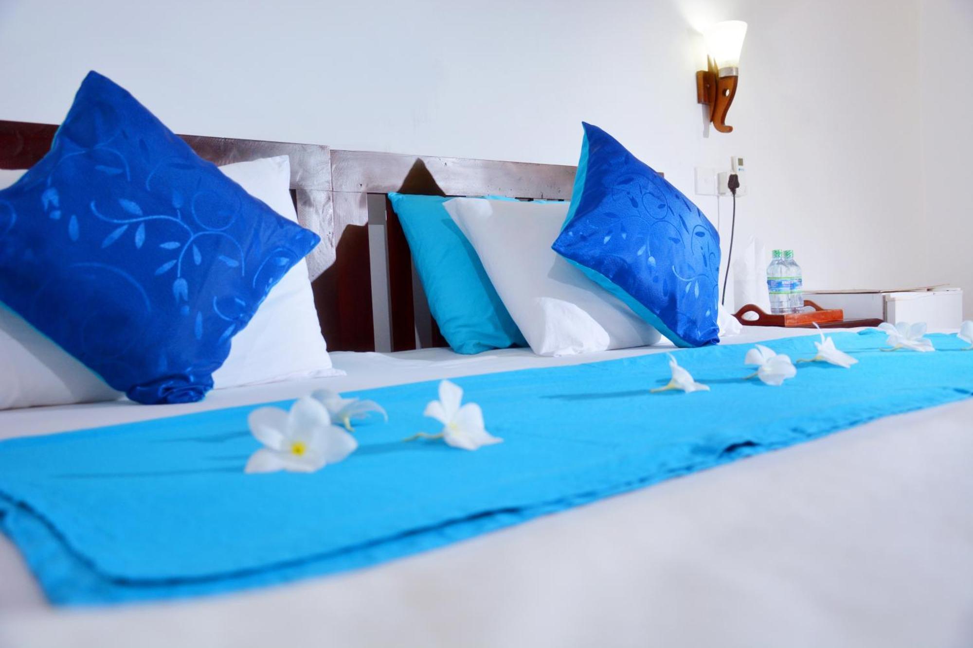 Blue Sky Beach Resort Unawatuna Esterno foto