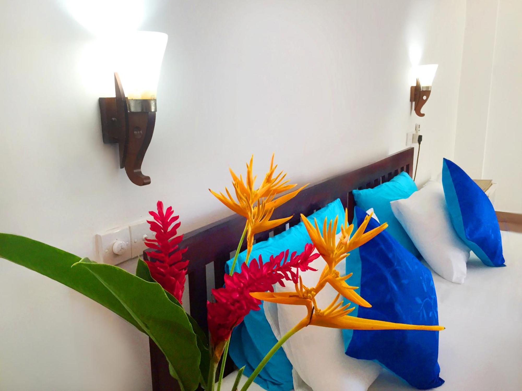 Blue Sky Beach Resort Unawatuna Esterno foto