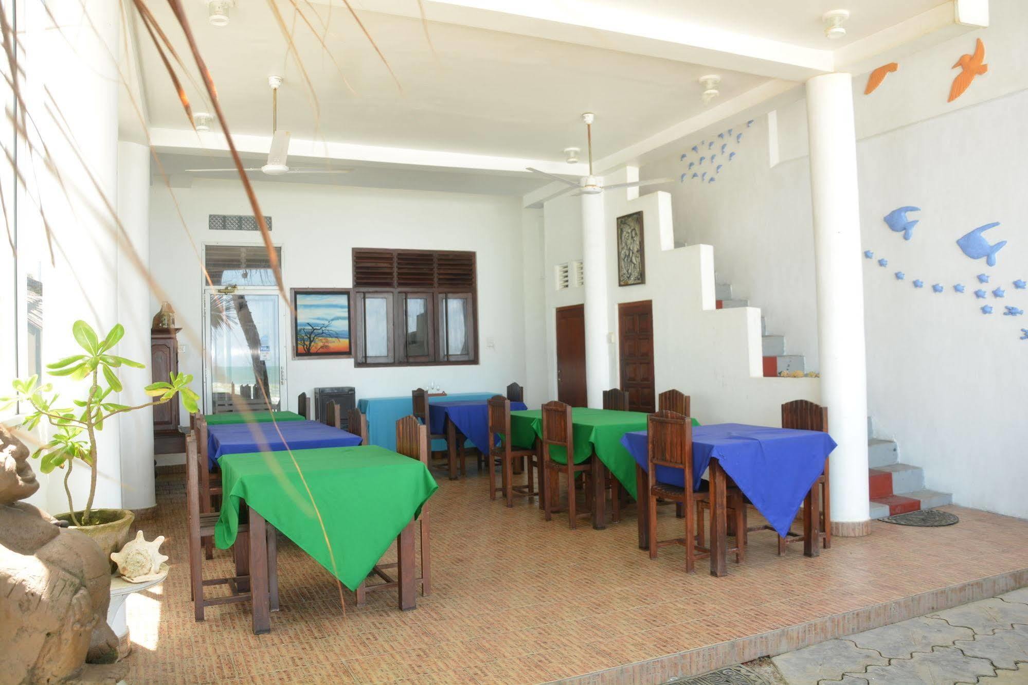 Blue Sky Beach Resort Unawatuna Esterno foto
