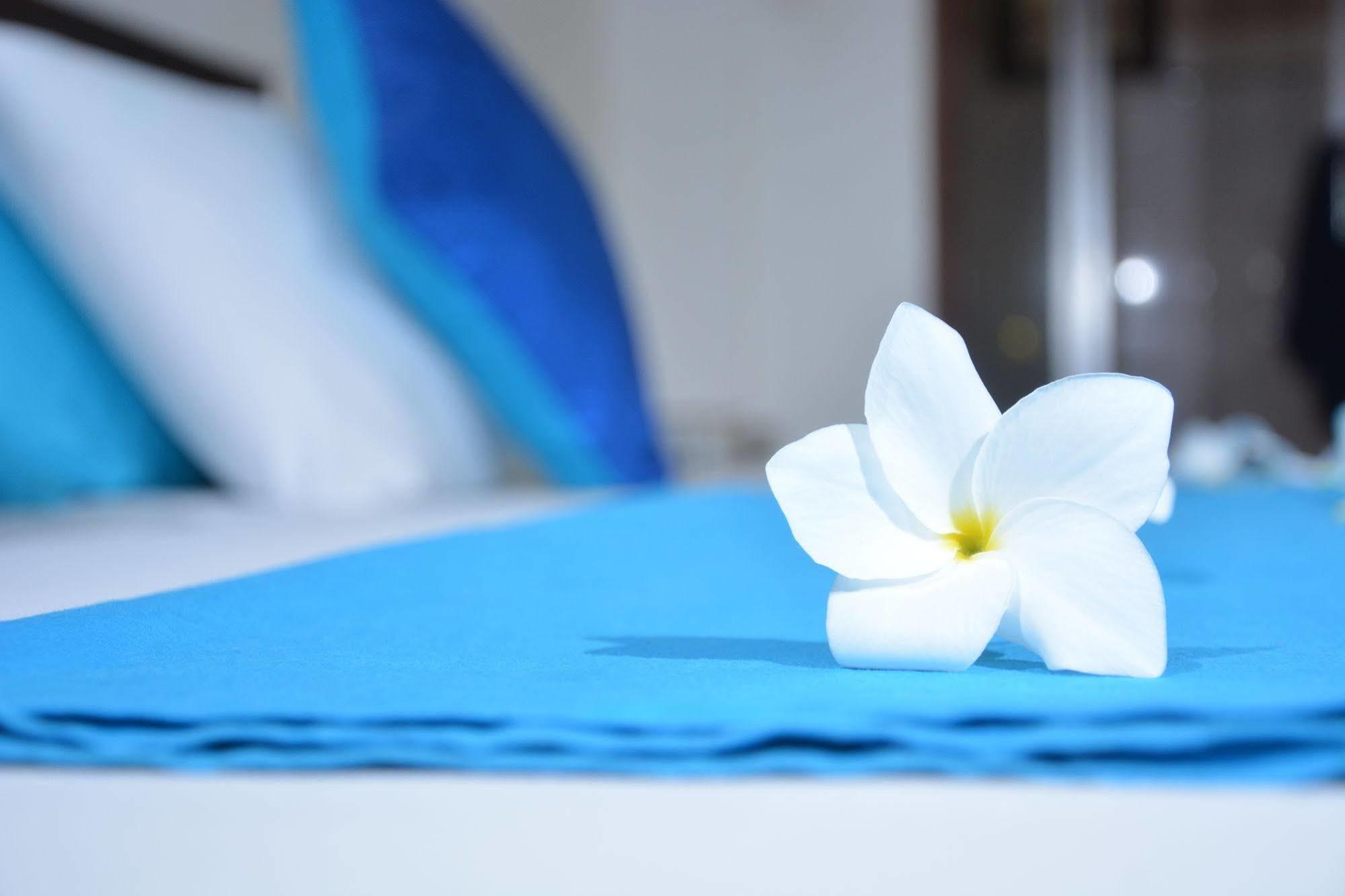 Blue Sky Beach Resort Unawatuna Esterno foto