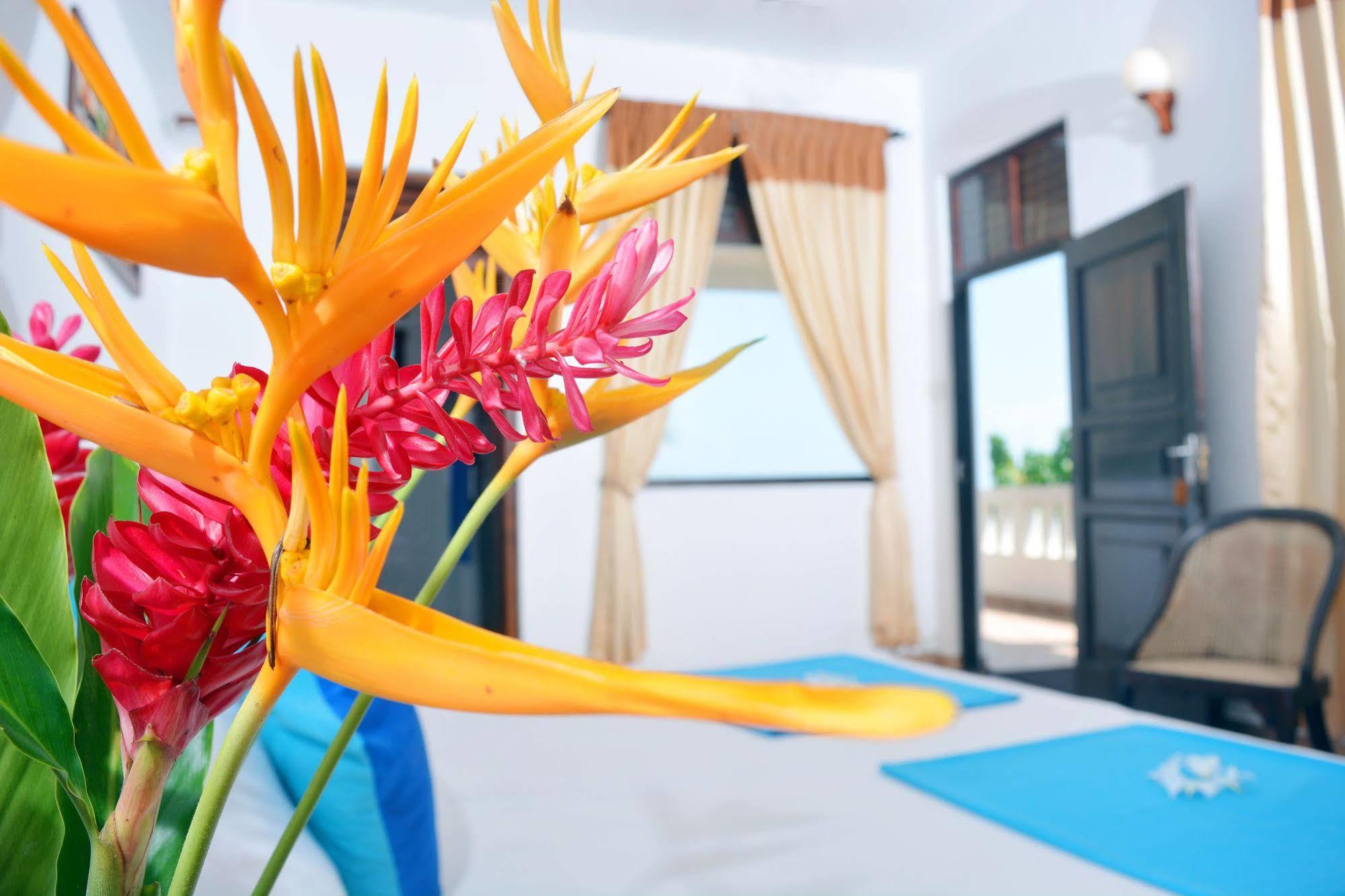 Blue Sky Beach Resort Unawatuna Esterno foto