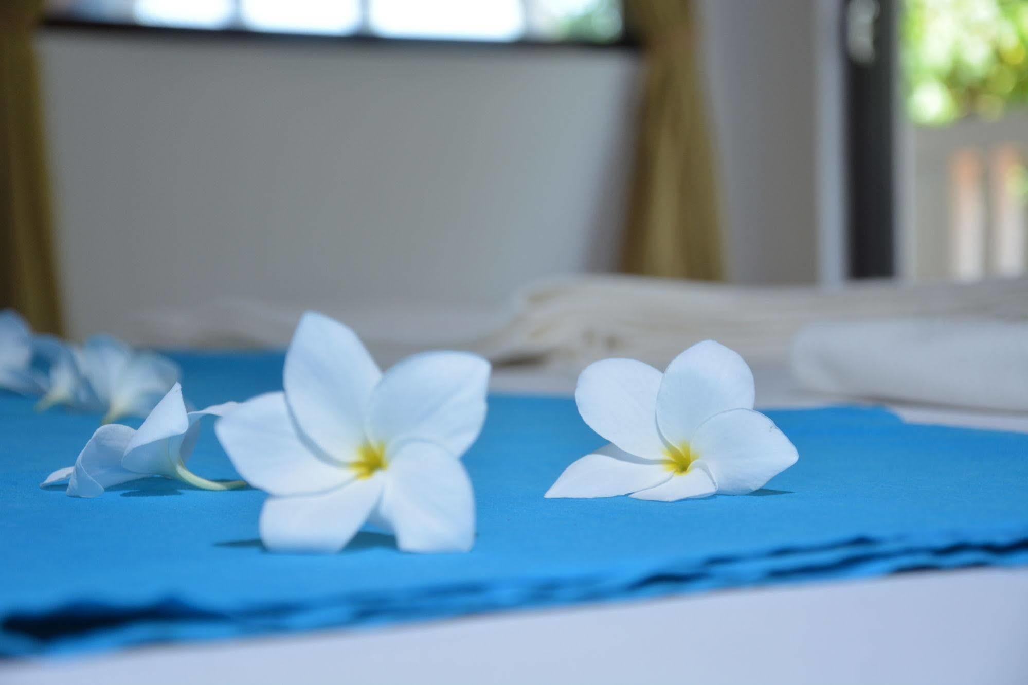 Blue Sky Beach Resort Unawatuna Esterno foto